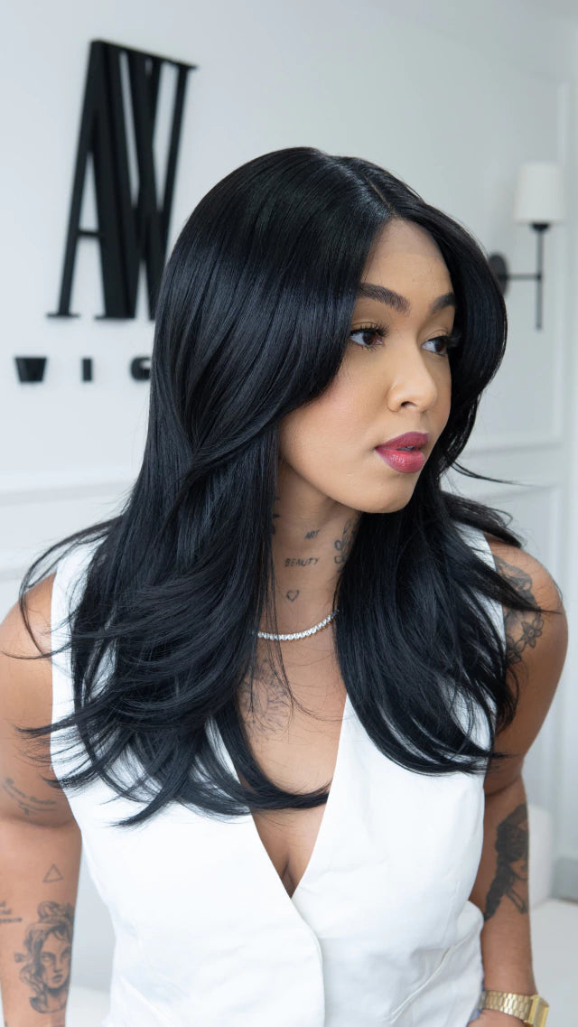 Lace Front Sabrina Preta curta